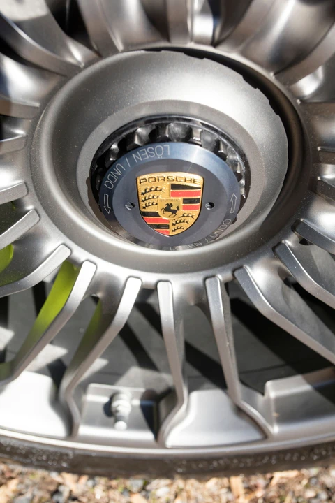 2015 Porsche 918 Spyder - Image 22 of 31
