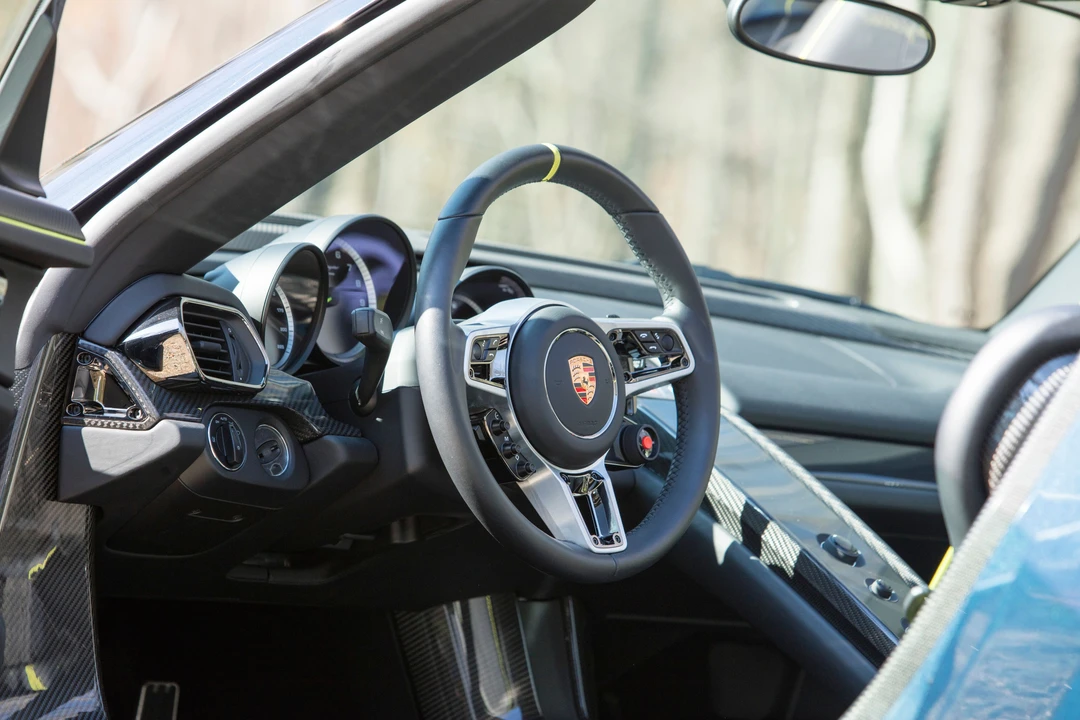 2015 Porsche 918 Spyder - Image 20 of 31