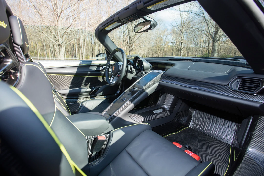 2015 Porsche 918 Spyder - Image 13 of 31
