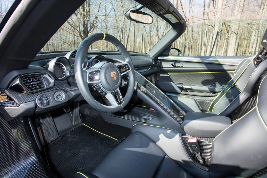 2015 Porsche 918 Spyder - Image 17 of 31