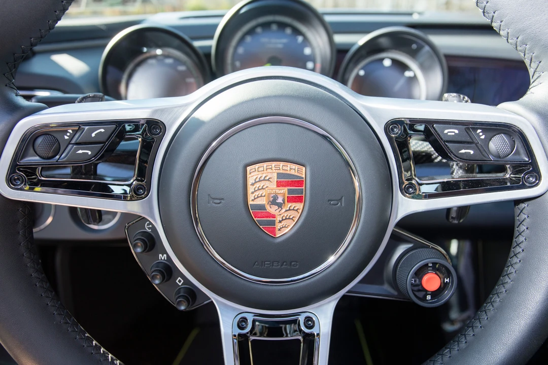 2015 Porsche 918 Spyder - Image 11 of 31
