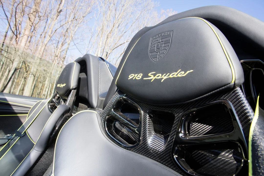 2015 Porsche 918 Spyder - Image 12 of 31