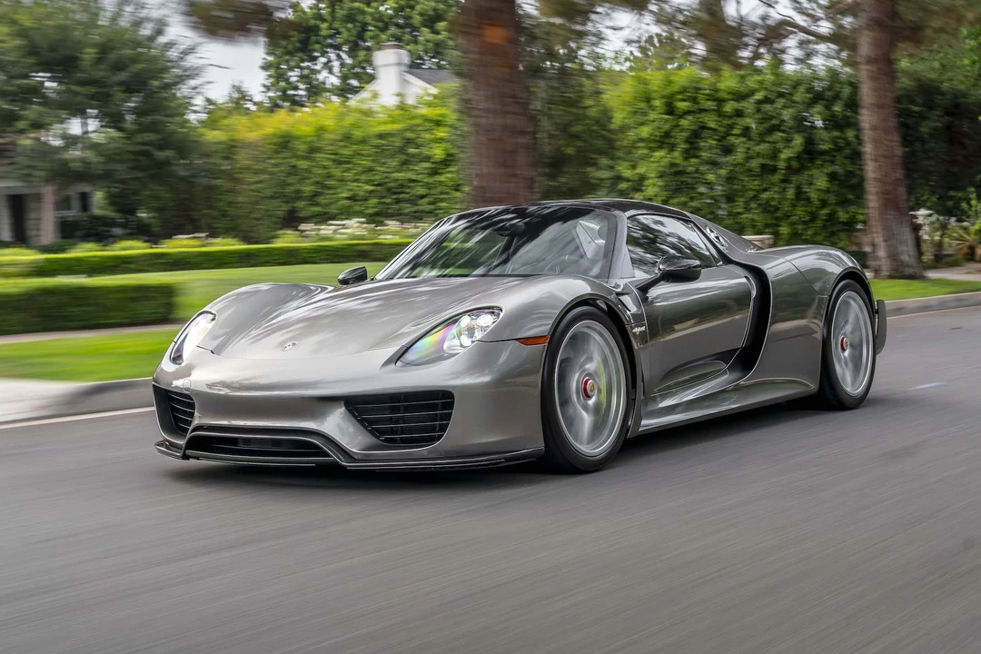 2015 Porsche 918 Spyder - Image 2 of 2