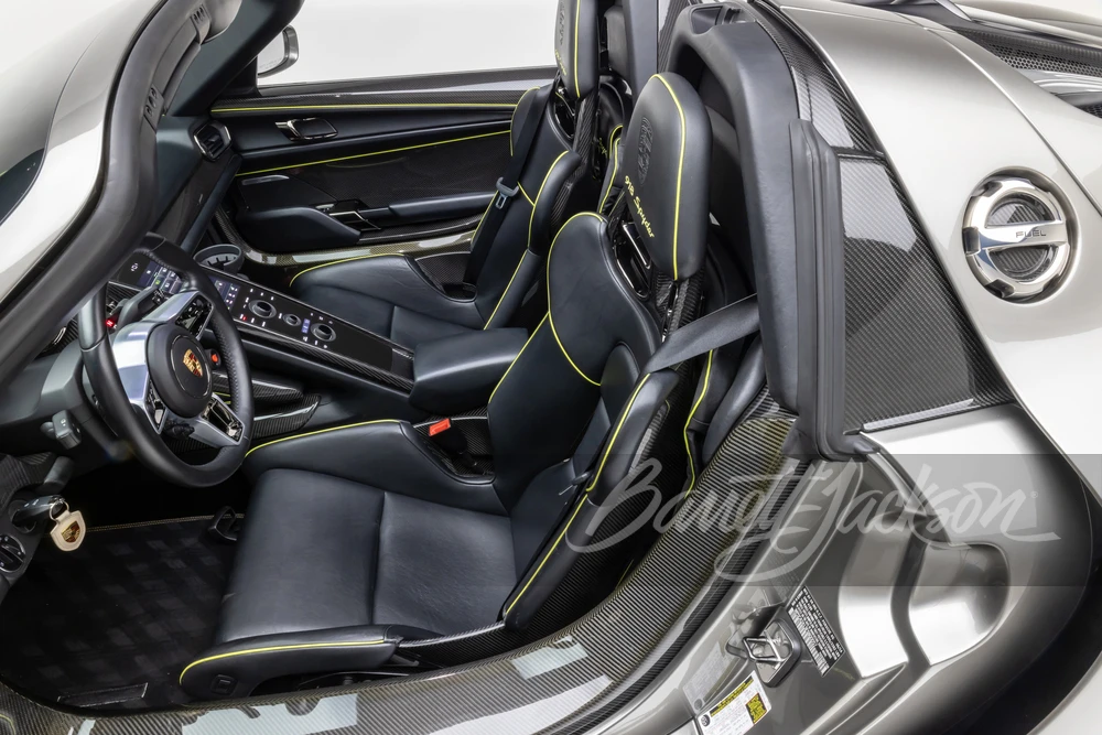2015 Porsche 918 Spyder - Image 29 of 31