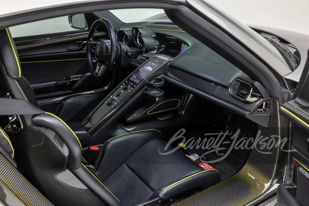 2015 Porsche 918 Spyder - Image 26 of 31