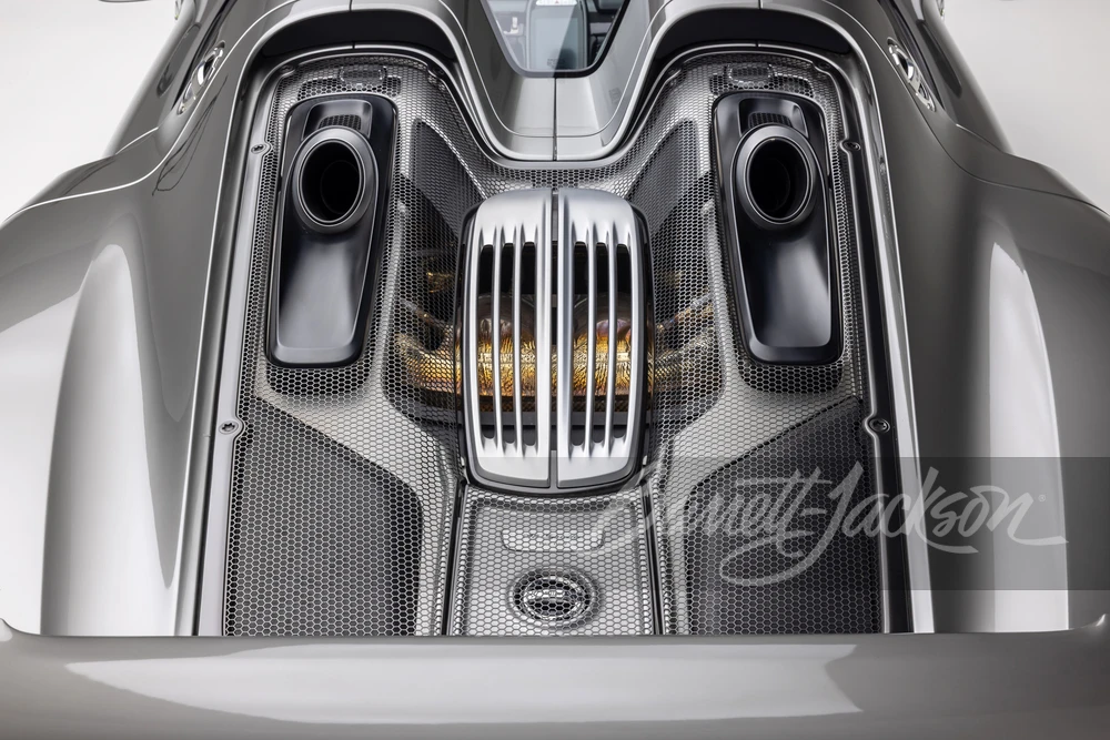 2015 Porsche 918 Spyder - Image 6 of 31