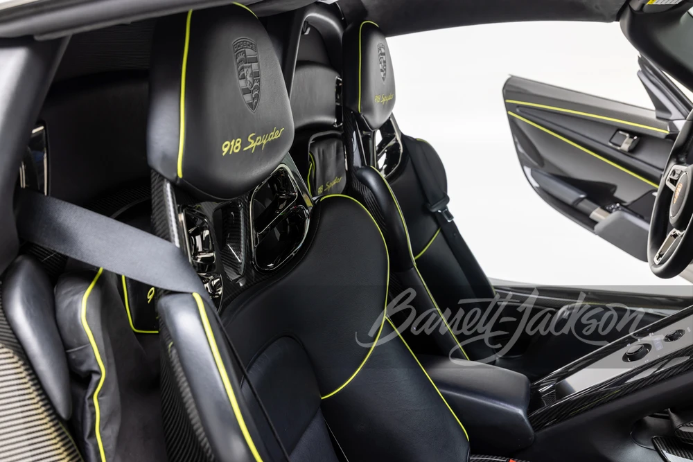 2015 Porsche 918 Spyder - Image 27 of 31