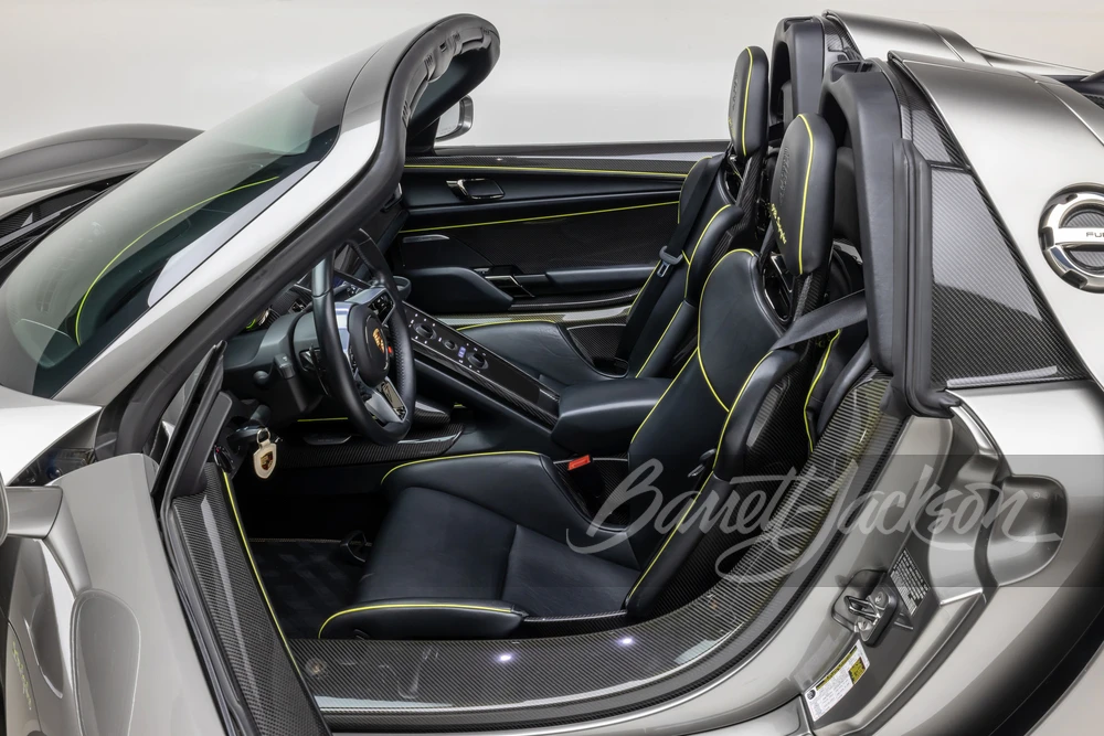 2015 Porsche 918 Spyder - Image 19 of 31