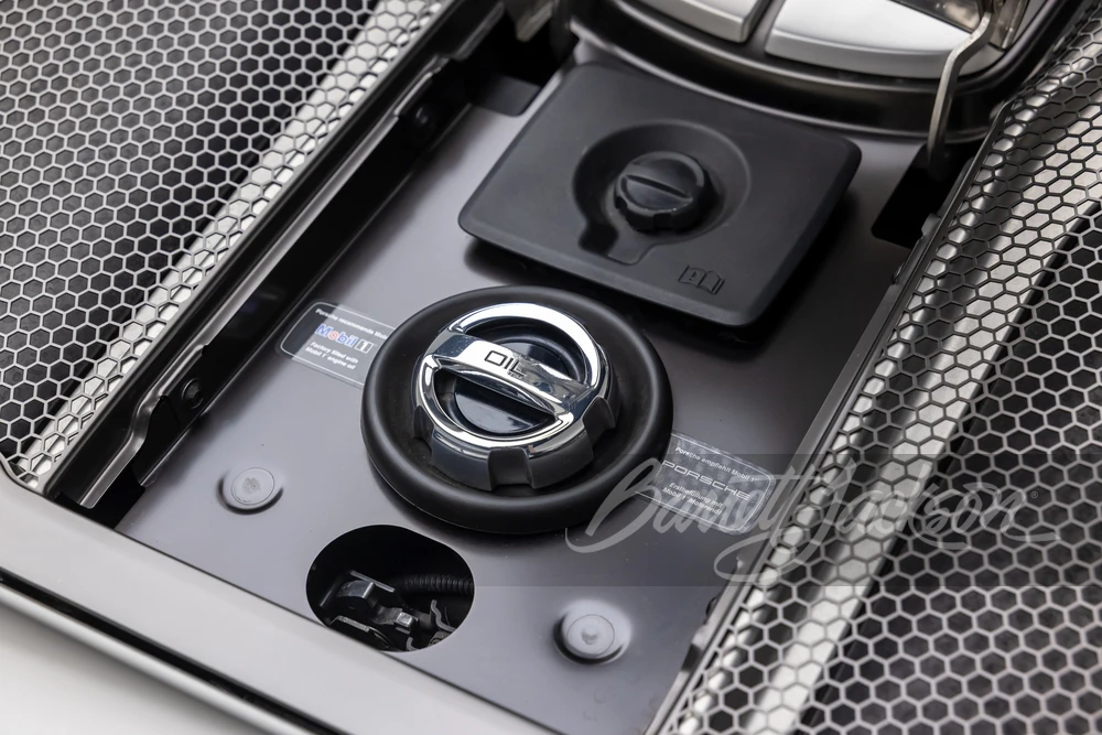2015 Porsche 918 Spyder - Image 9 of 31