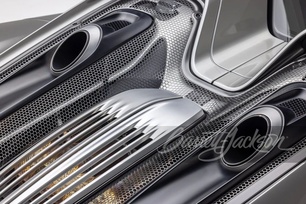 2015 Porsche 918 Spyder - Image 11 of 31