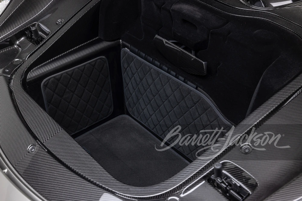 2015 Porsche 918 Spyder - Image 13 of 31