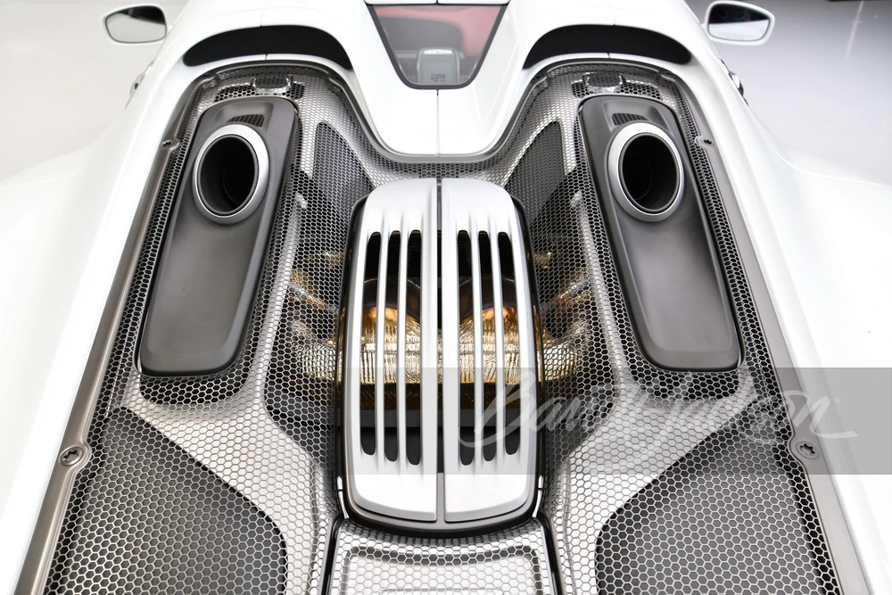 2015 Porsche 918 Spyder - Image 2 of 31