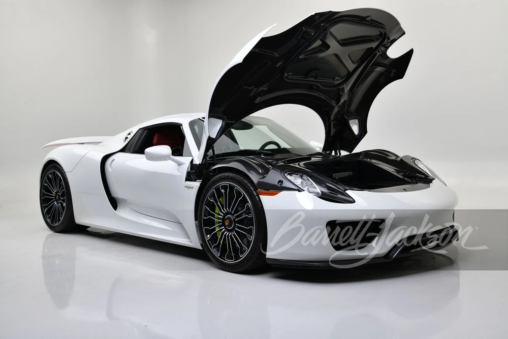 2015 Porsche 918 Spyder - Image 10 of 31