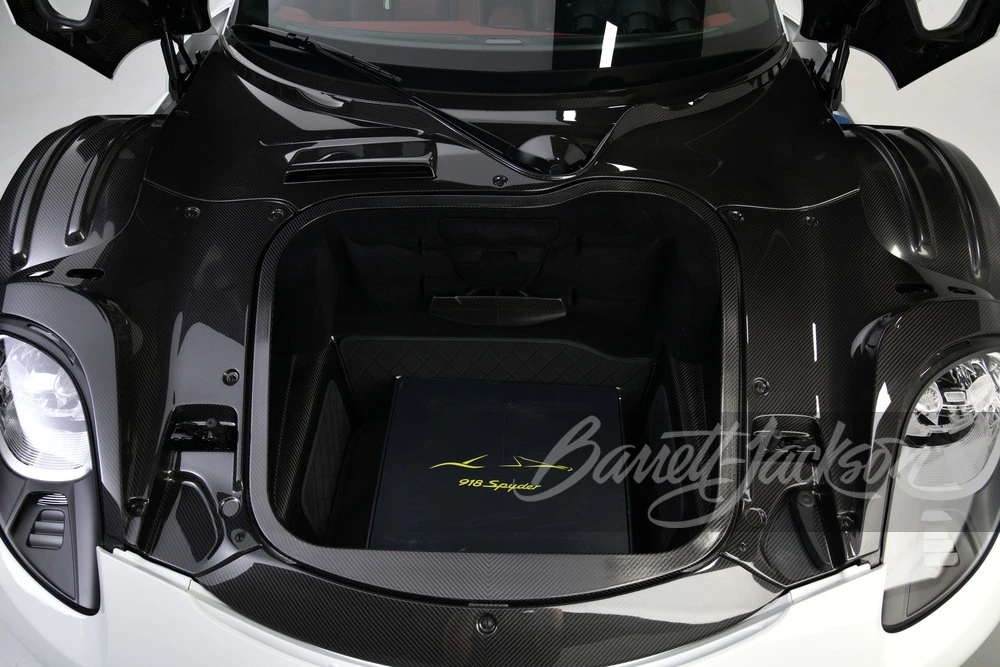 2015 Porsche 918 Spyder - Image 15 of 31