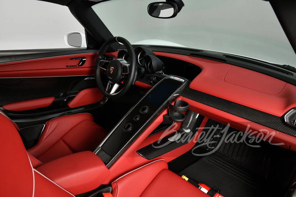2015 Porsche 918 Spyder - Image 29 of 31
