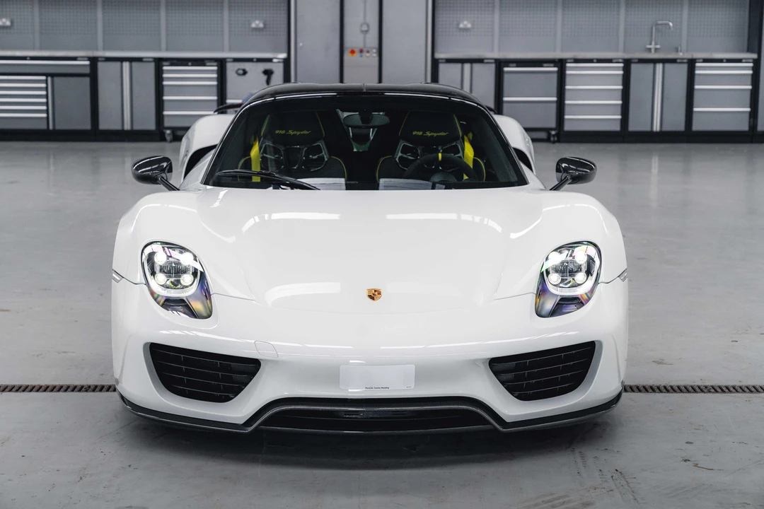 2015 Porsche 918 Spyder - Image 17 of 31