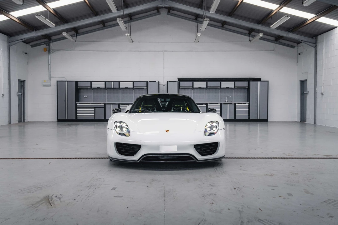 2015 Porsche 918 Spyder - Image 11 of 31