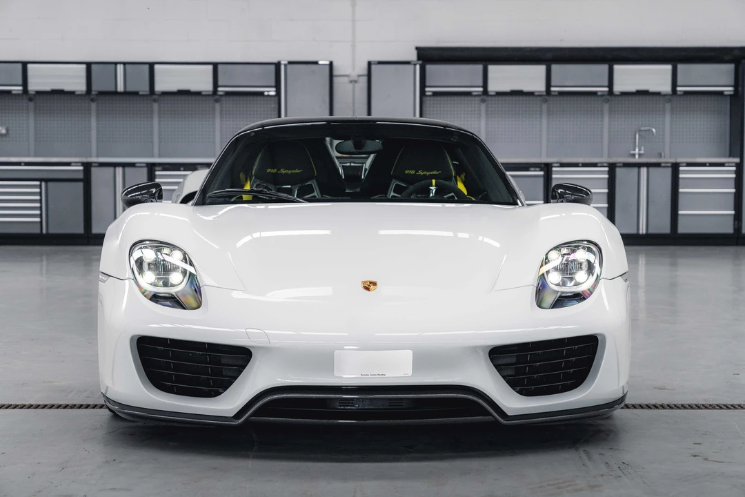 2015 Porsche 918 Spyder - Image 18 of 31