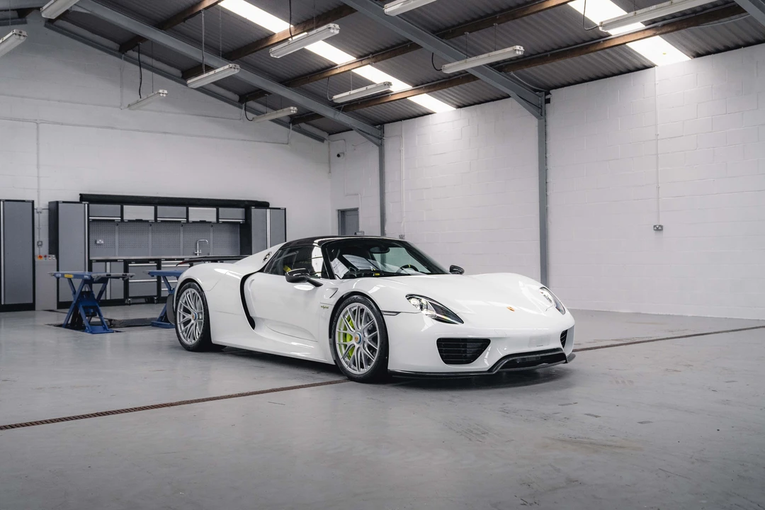 2015 Porsche 918 Spyder - Image 4 of 31