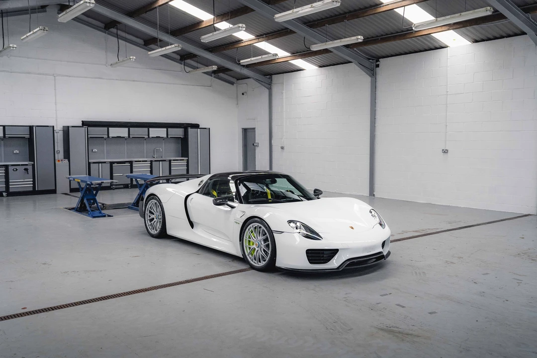 2015 Porsche 918 Spyder - Image 12 of 31