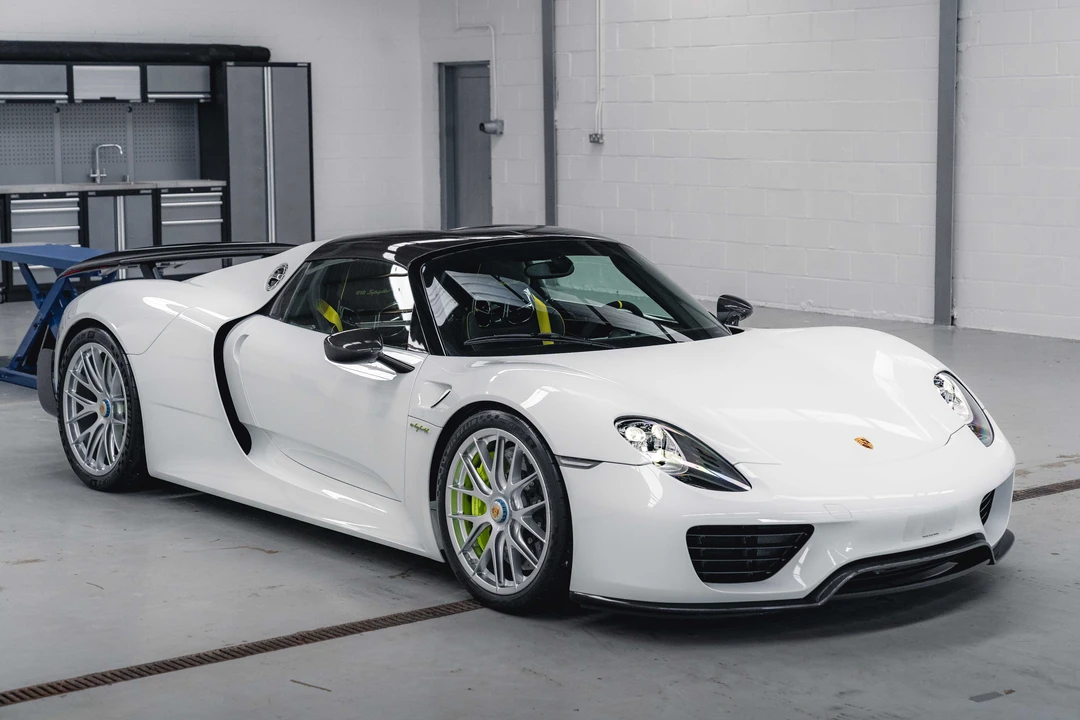 2015 Porsche 918 Spyder - Image 20 of 31