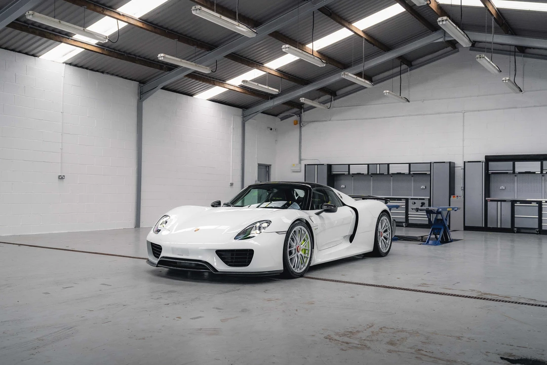 2015 Porsche 918 Spyder - Image 16 of 31
