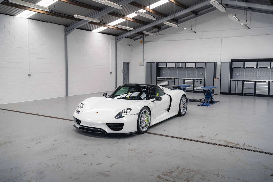 2015 Porsche 918 Spyder - Image 10 of 31