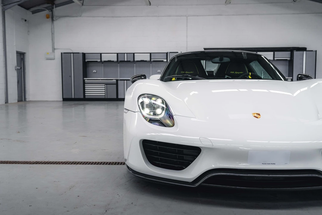 2015 Porsche 918 Spyder - Image 23 of 31
