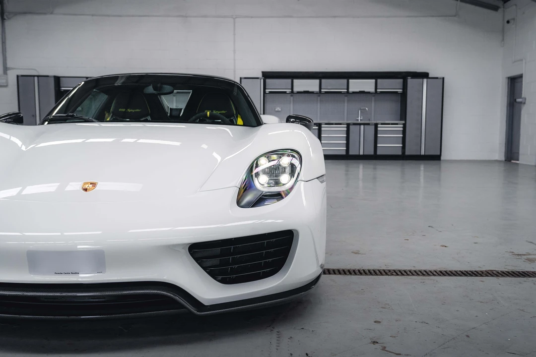2015 Porsche 918 Spyder - Image 27 of 31