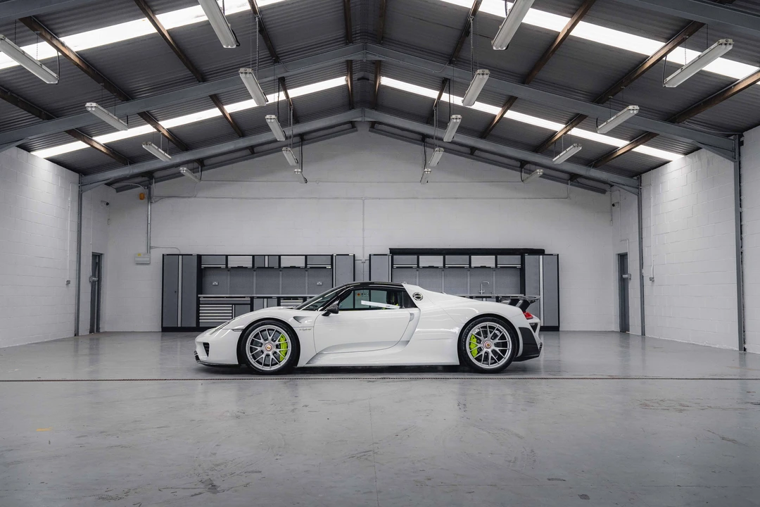 2015 Porsche 918 Spyder - Image 9 of 31