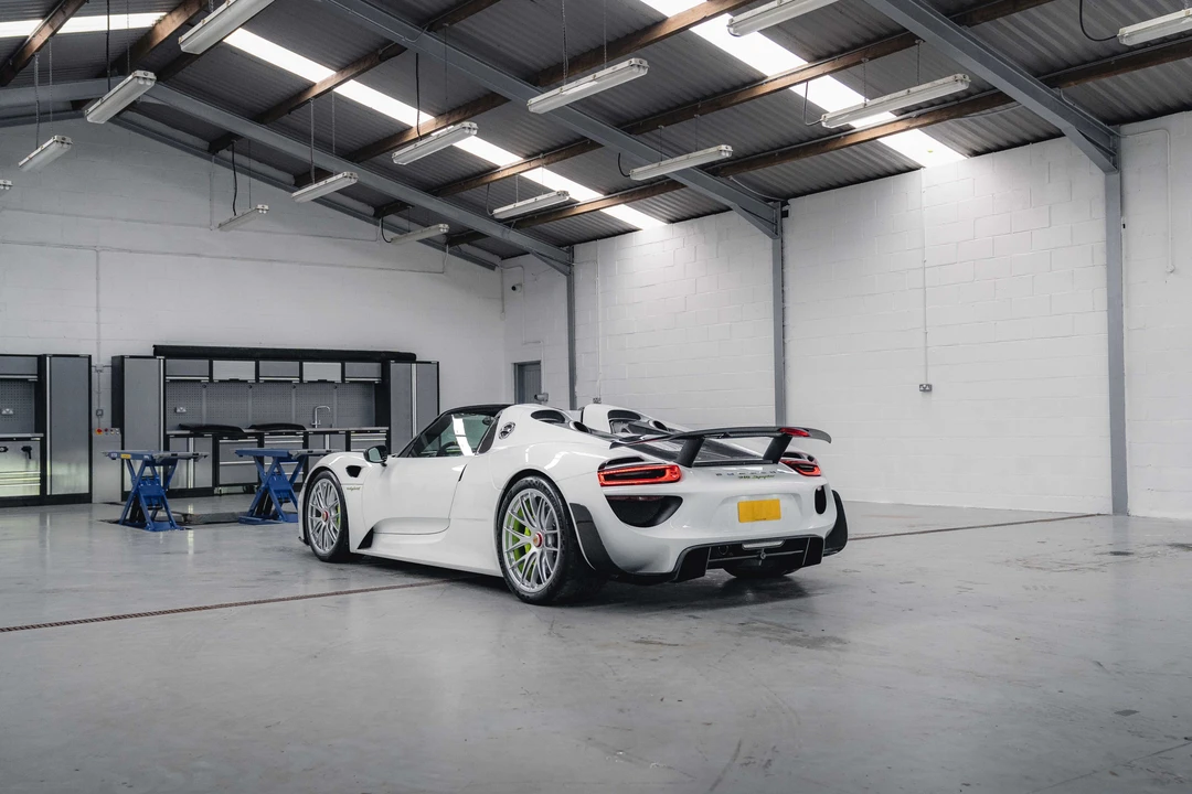 2015 Porsche 918 Spyder - Image 8 of 31