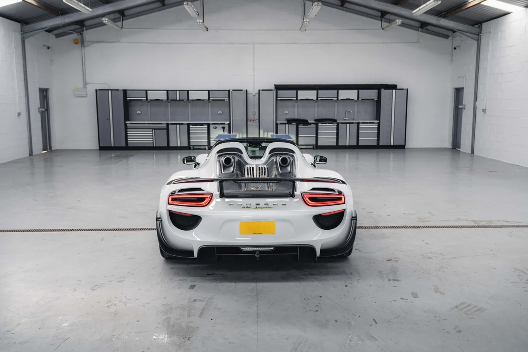 2015 Porsche 918 Spyder - Image 14 of 31