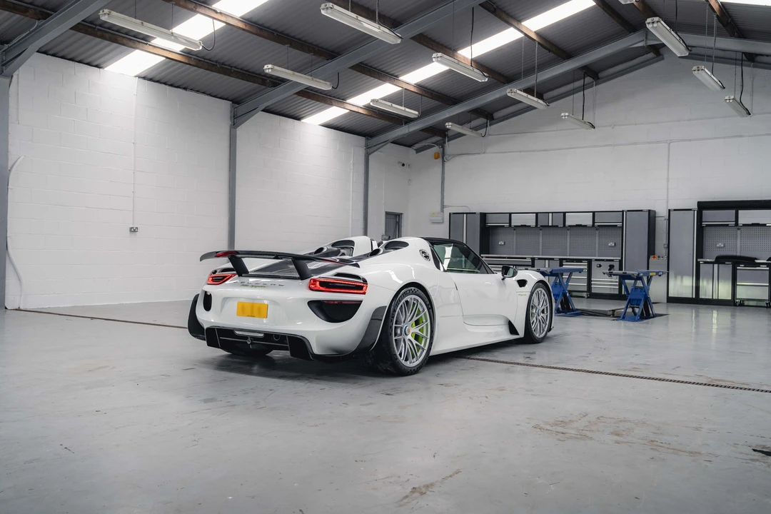 2015 Porsche 918 Spyder - Image 6 of 31