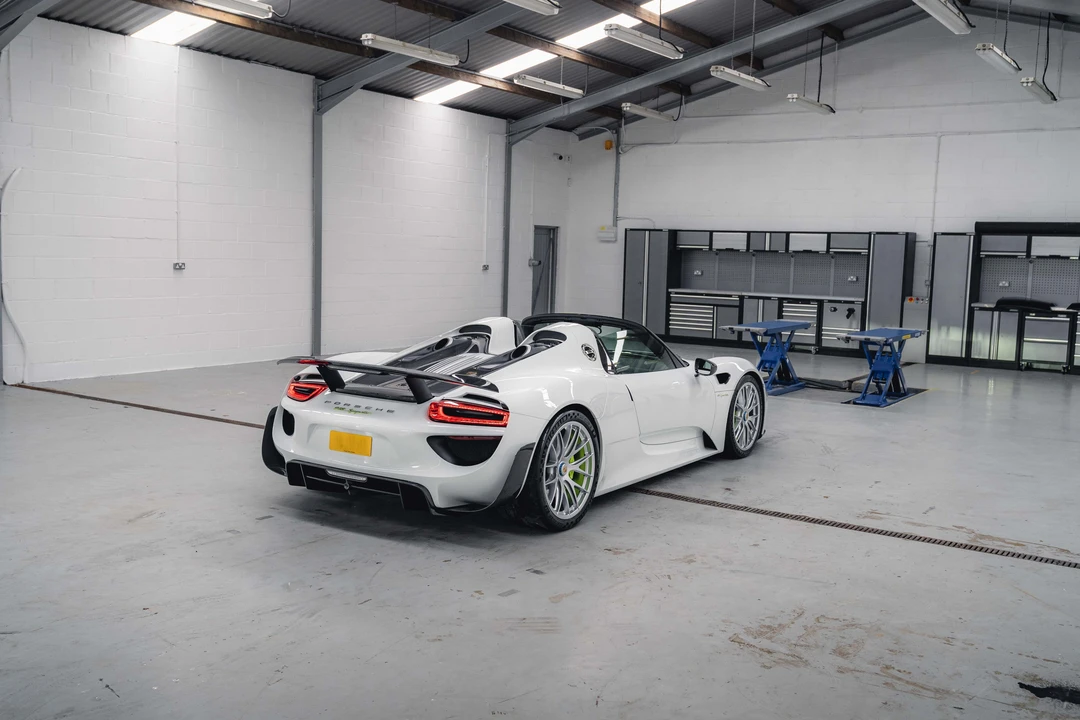 2015 Porsche 918 Spyder - Image 13 of 31