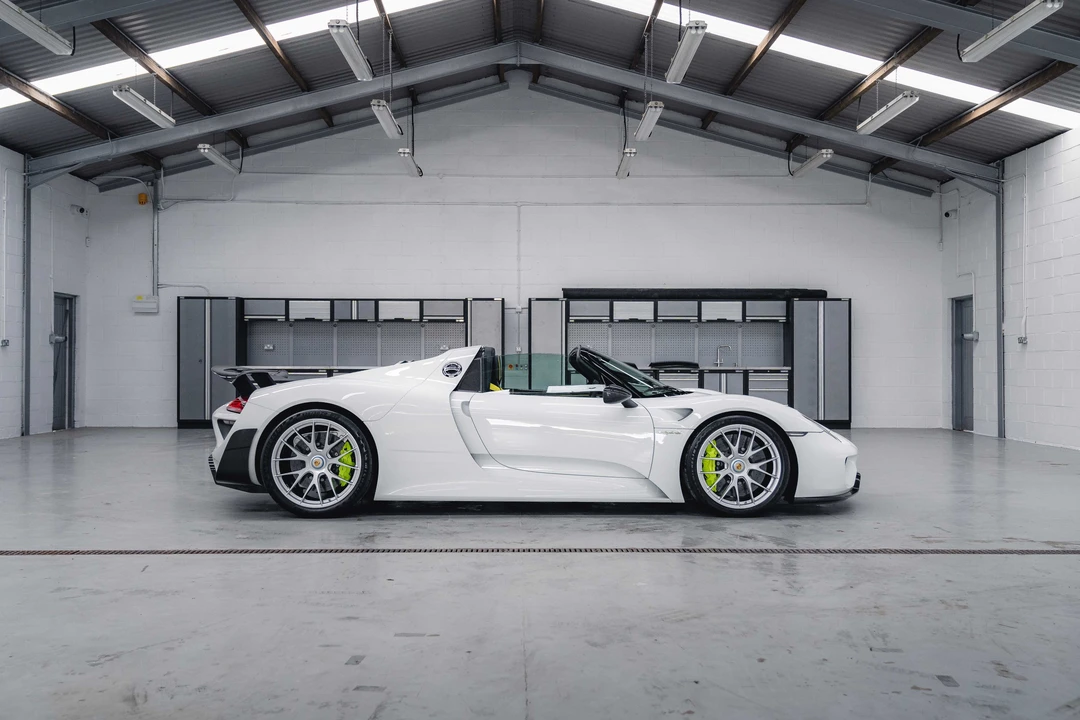 2015 Porsche 918 Spyder - Image 5 of 31