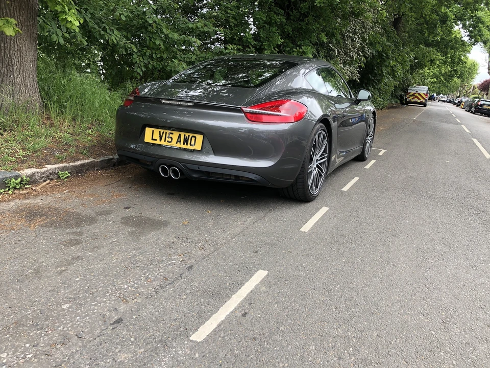 2015 Porsche 981 Cayman S - Image 11 of 31