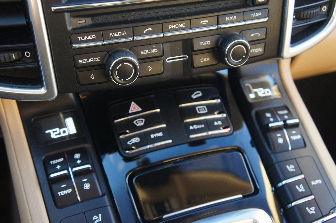 2015 Porsche 958 Cayenne Diesel - Image 23 of 31