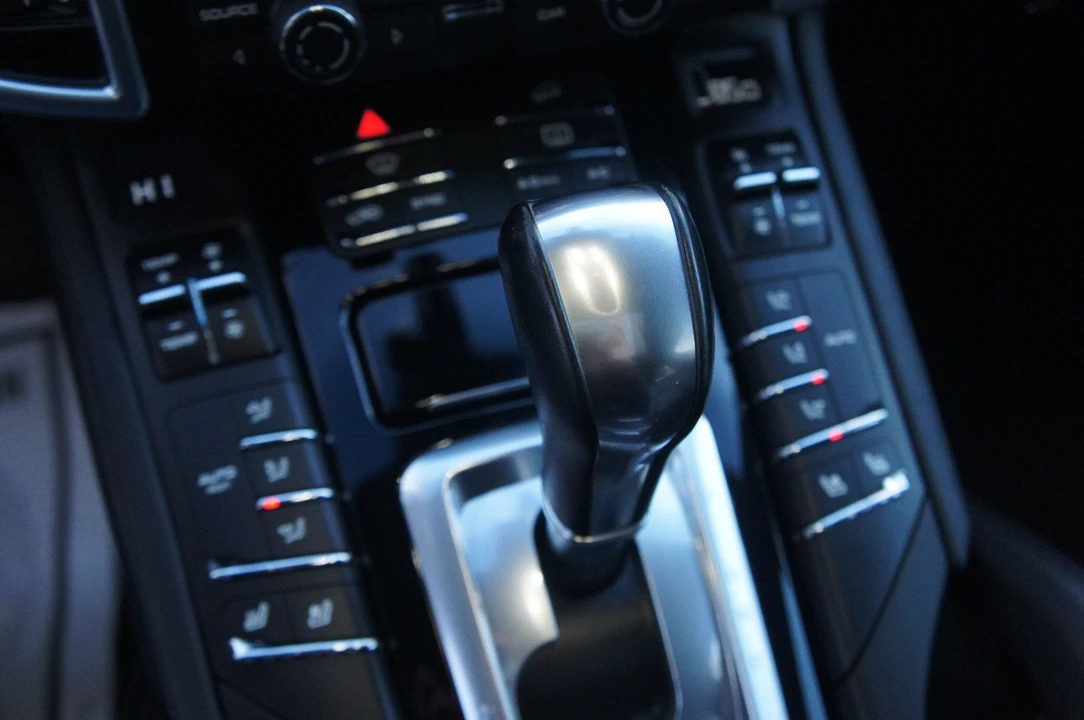 2015 Porsche 958 Cayenne Diesel - Image 19 of 31
