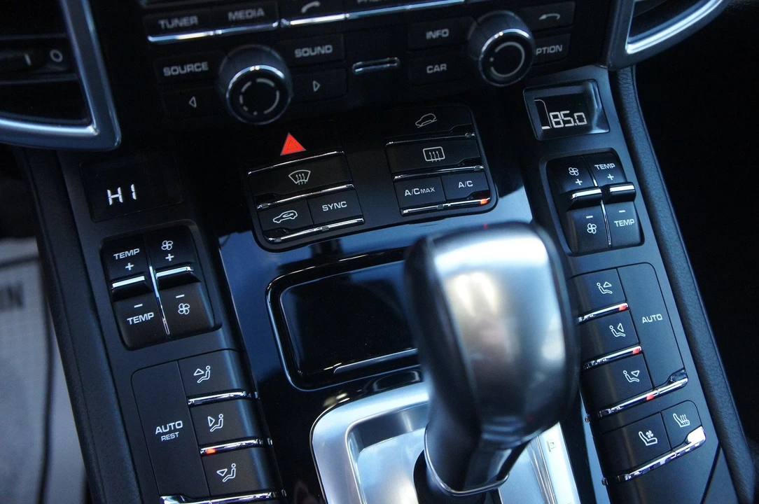2015 Porsche 958 Cayenne Diesel - Image 21 of 31