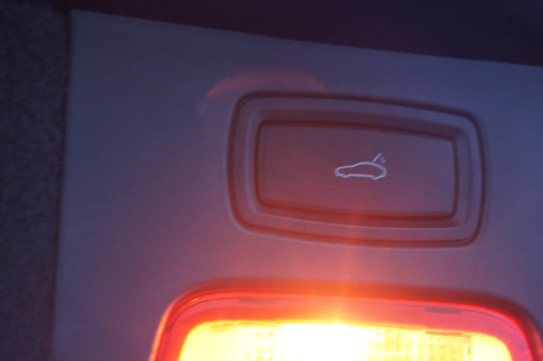 2015 Porsche 958 Cayenne Diesel - Image 26 of 31