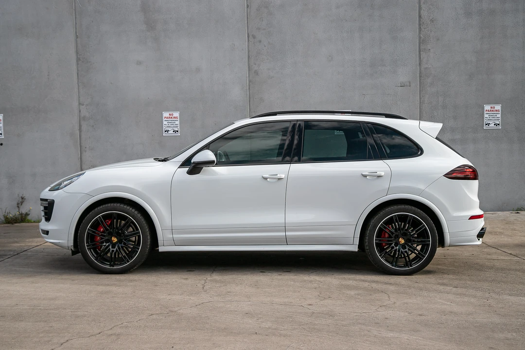 2015 Porsche 9Y0/9Y3 Cayenne GTS - Image 9 of 31