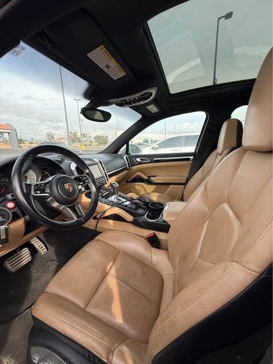 2015 Porsche 958 Cayenne S - Image 4 of 10
