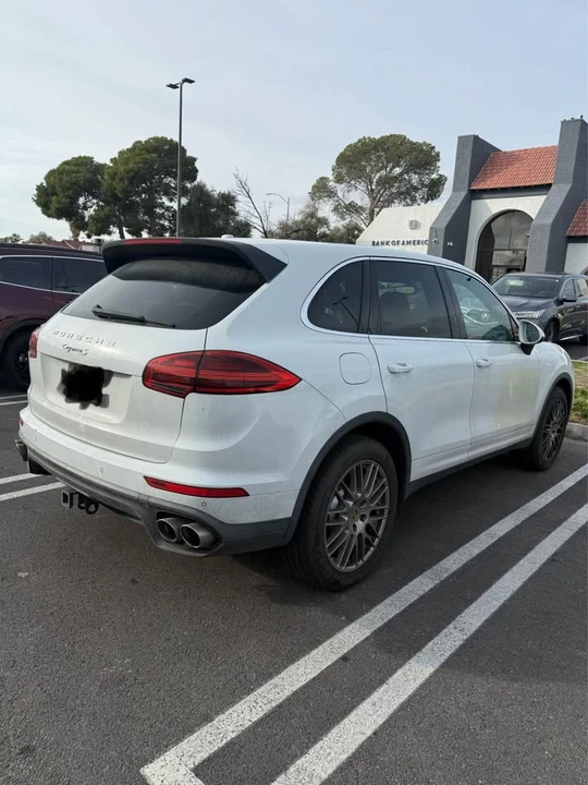2015 Porsche 958 Cayenne S - Image 2 of 10