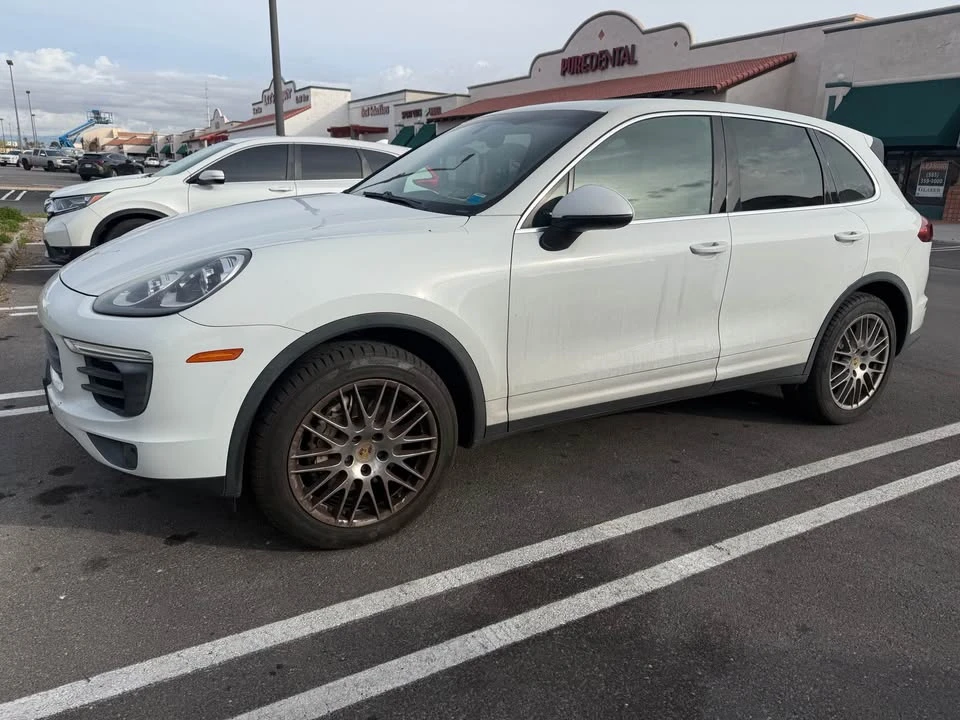 2015 Porsche 958 Cayenne S - Image 3 of 10