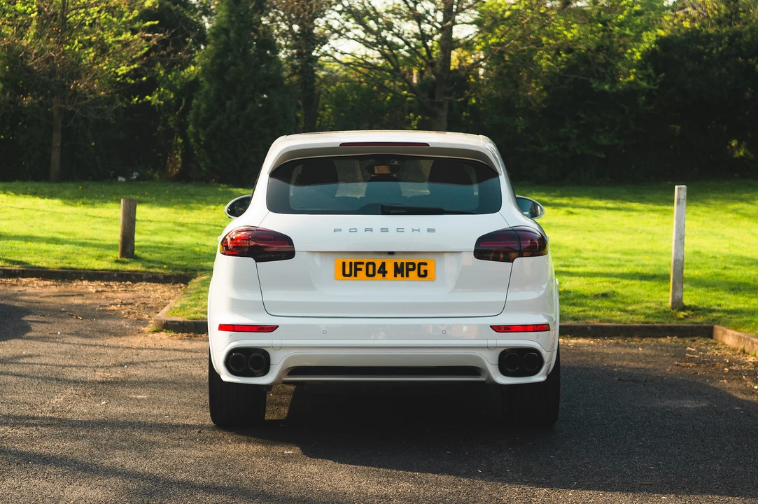 2015 Porsche 958 Cayenne S - Image 5 of 31