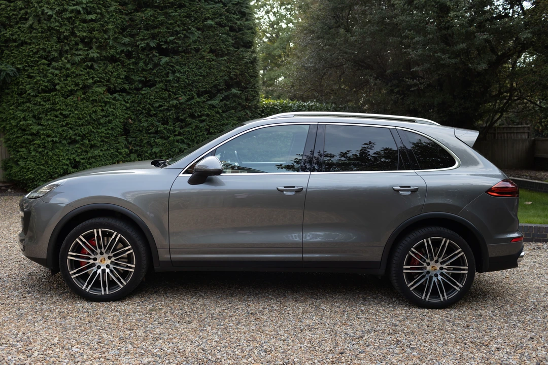 2015 Porsche 955/957 Cayenne Turbo - Image 9 of 31