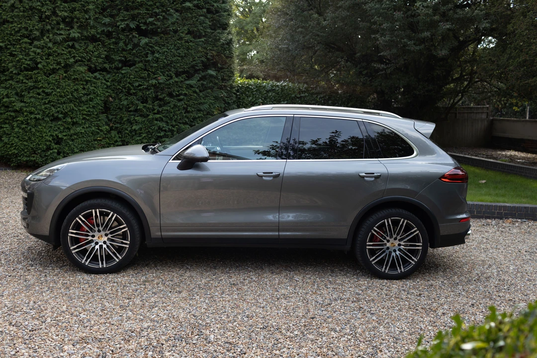 2015 Porsche 955/957 Cayenne Turbo - Image 17 of 31