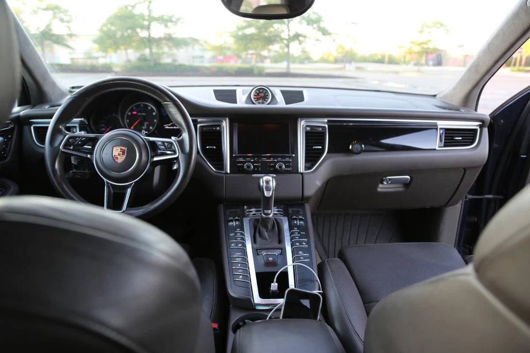 2015 Porsche Macan Turbo - Image 4 of 7