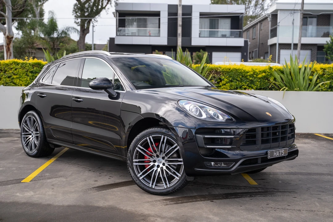 2015 Porsche Macan Turbo - Image 2 of 31