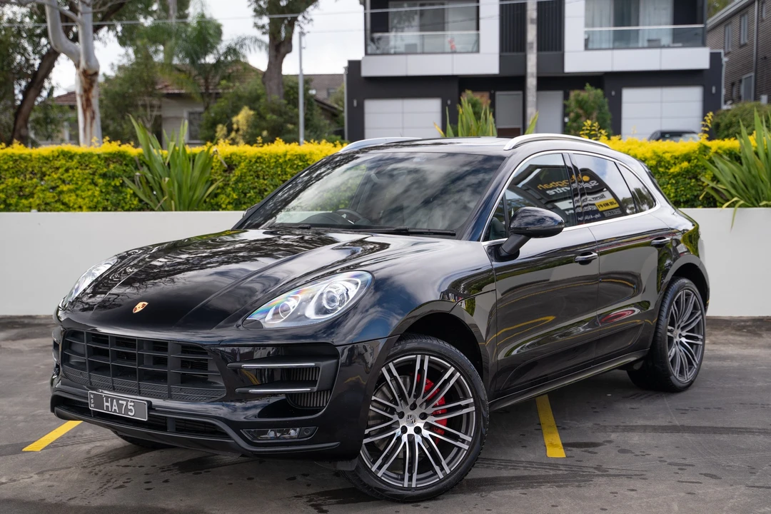 2015 Porsche Macan Turbo - Image 13 of 31